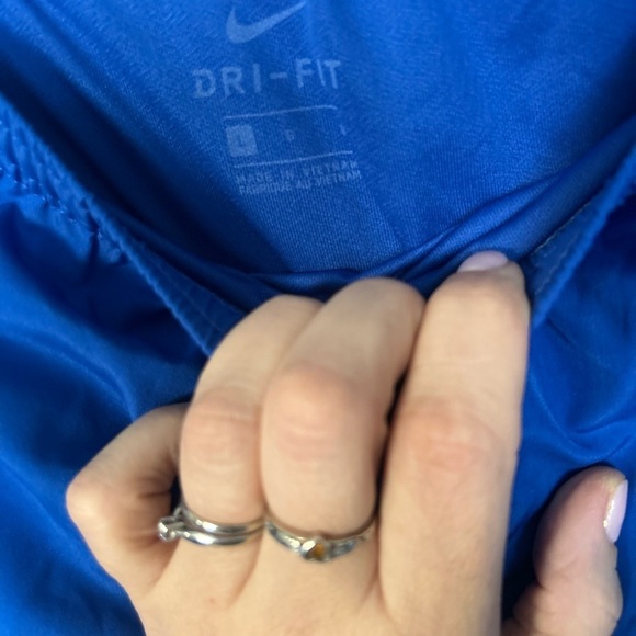 Nike Dri-Fit Large Blue and white Mesh lined Shorts - Picture 5 of 8